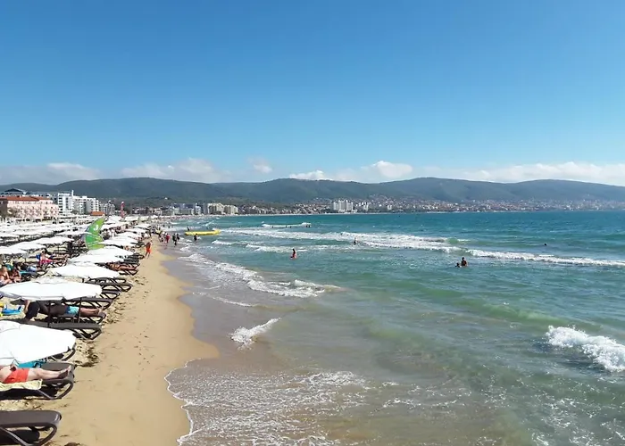 Chateau Del Mar C31a Sunny 아파트